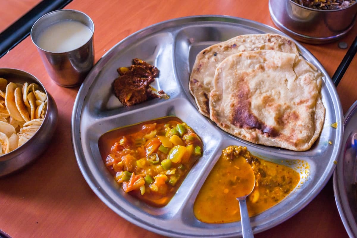 Pure Vegetarian Thali in Abu Dhabi: What Makes It a Complete Indian Meal
